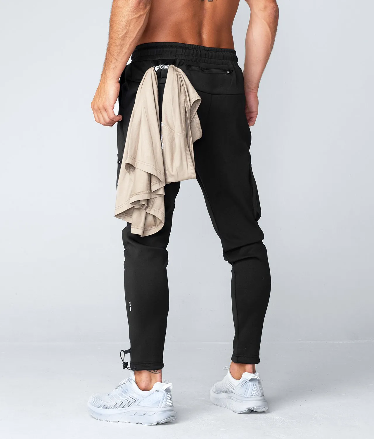 8700 . Momentum Regular-Fit Jogger - Black